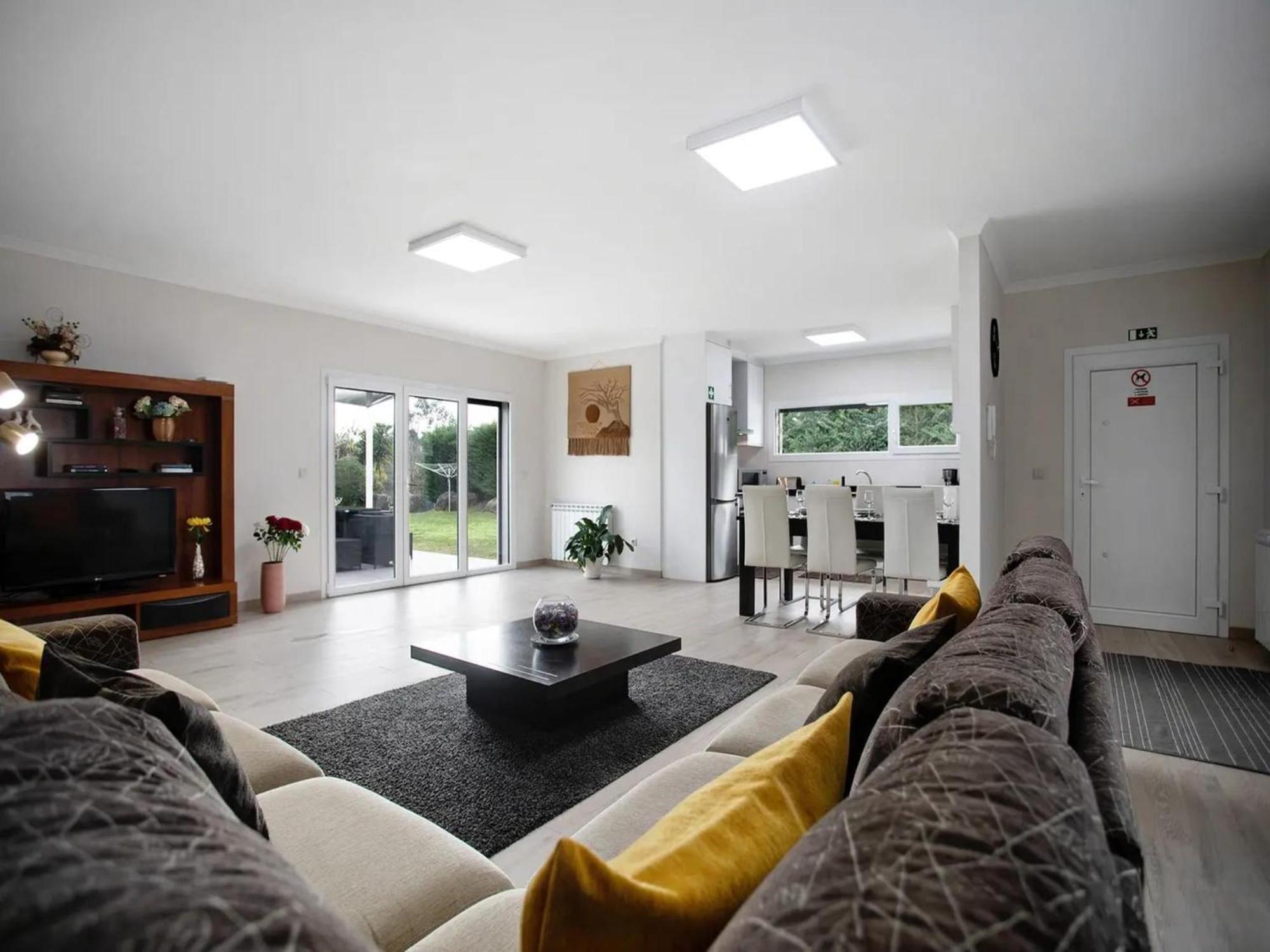 Alluring Villa With Private Pool, Garden And Coast Salir de Matos Luaran gambar